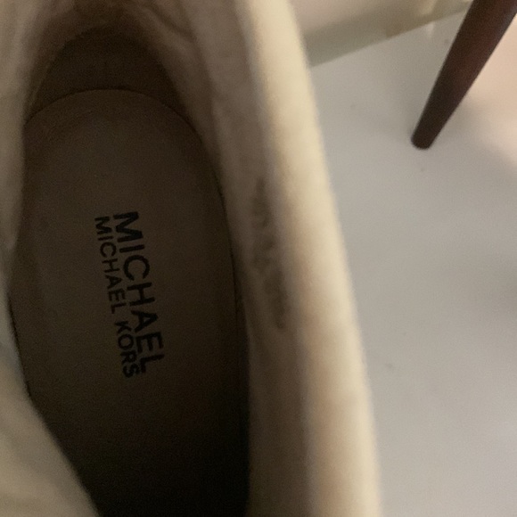 Michae Kors Woman’s Roadie Cream Bootie Size 7 - Picture 13 of 14